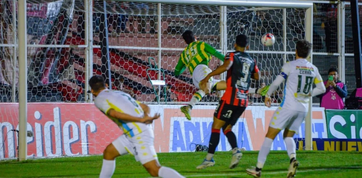 Patronato tuvo el premio con un gol insólito le ganó a Aldosivi Patronato tuvo el premio con un gol insólito le ganó a Aldosivi