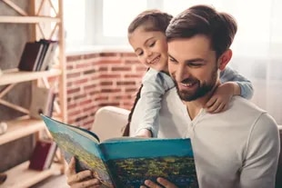 Una costumbre en esta fecha es dedicar emotivas frases de saludo a nuestro papá, tíos, hermanos y amigos que tengan hijos