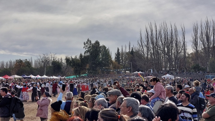 Cientos de parejas bailaron el Pericón Nacional ante 30.000 personas Cientos de parejas bailaron el Pericón Nacional ante 30.000 personas