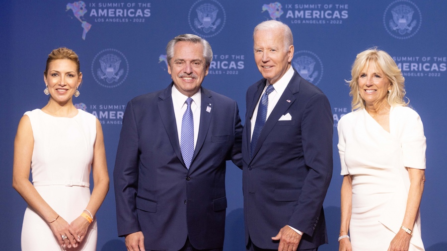 Fernández y Biden se dieron un cálido saludo en la recepción de la cumbre Fernández y Biden se dieron un cálido saludo en la recepción de la cumbre