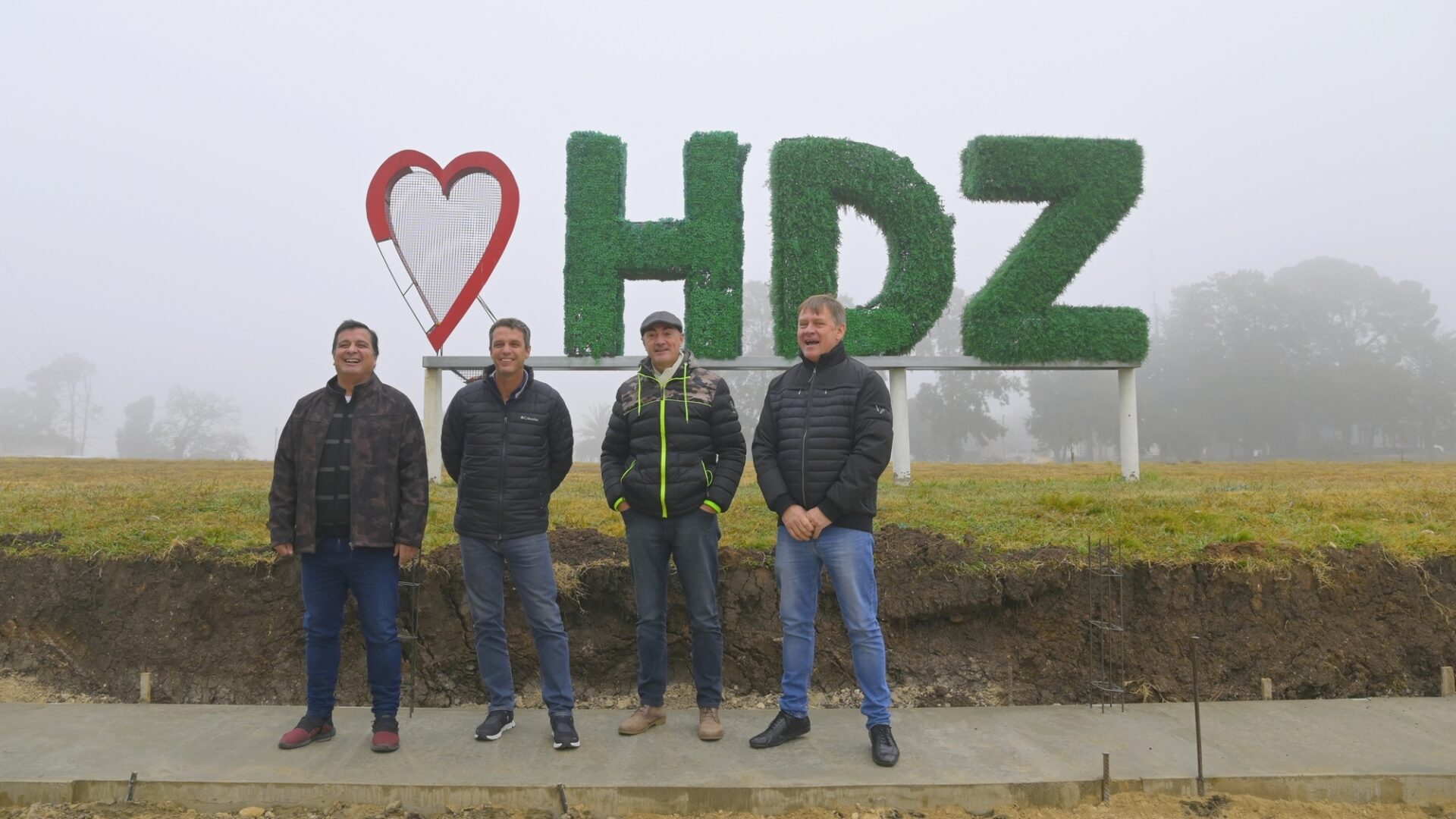 En Hernández, Cresto recorrió obras y habló de federalismo En Hernández, Cresto recorrió obras y habló de federalismo