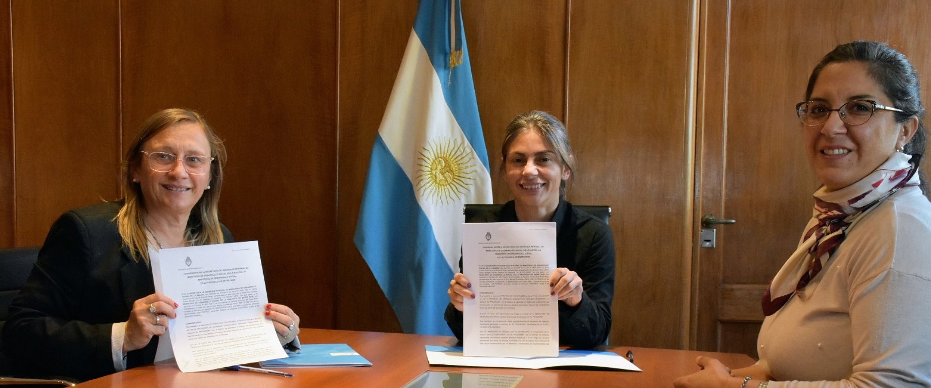 Provincia y Nación trabajarán en estrategias territoriales para desarrollar políticas de cuidado en la crianza Provincia y Nación trabajarán en estrategias territoriales para desarrollar políticas de cuidado en la crianza