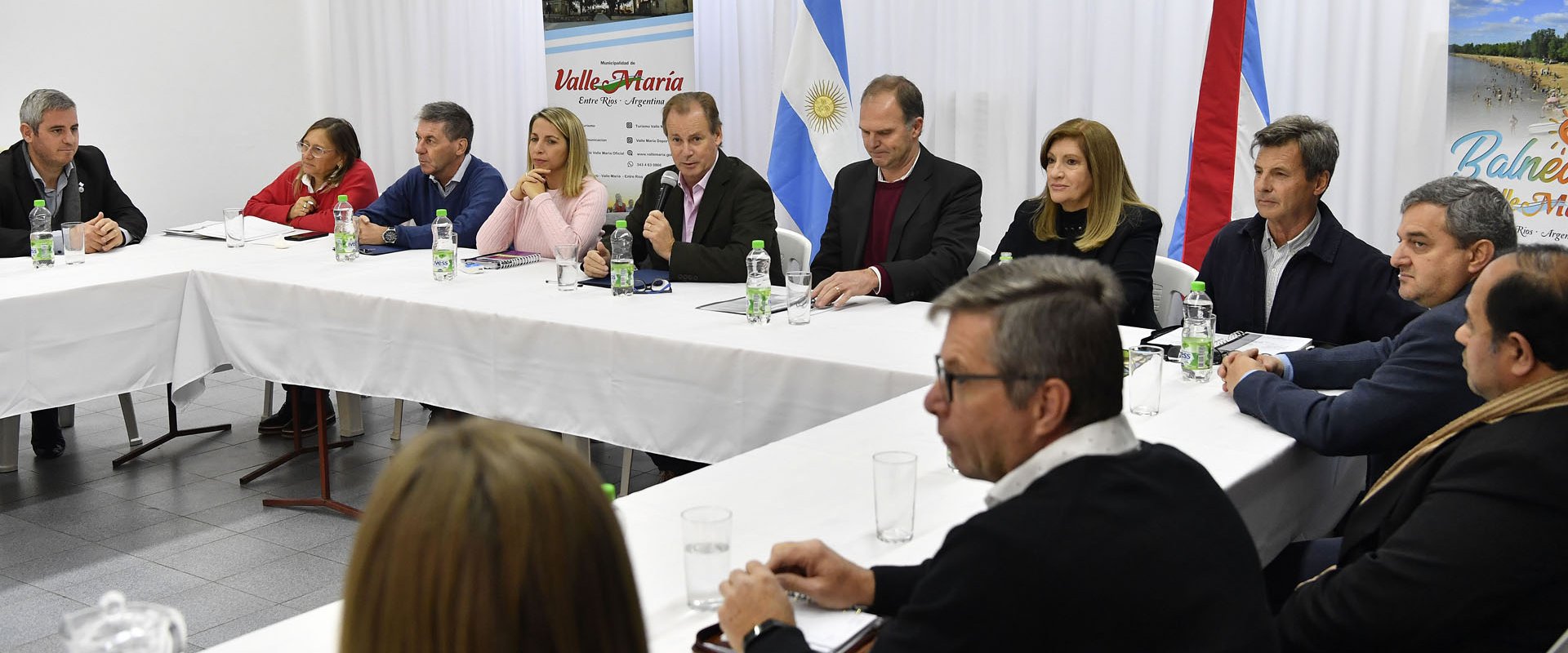 Bordet estuvo en Valle María con su gabinete e intendentes vecinalistas Bordet estuvo en Valle María con su gabinete e intendentes vecinalistas