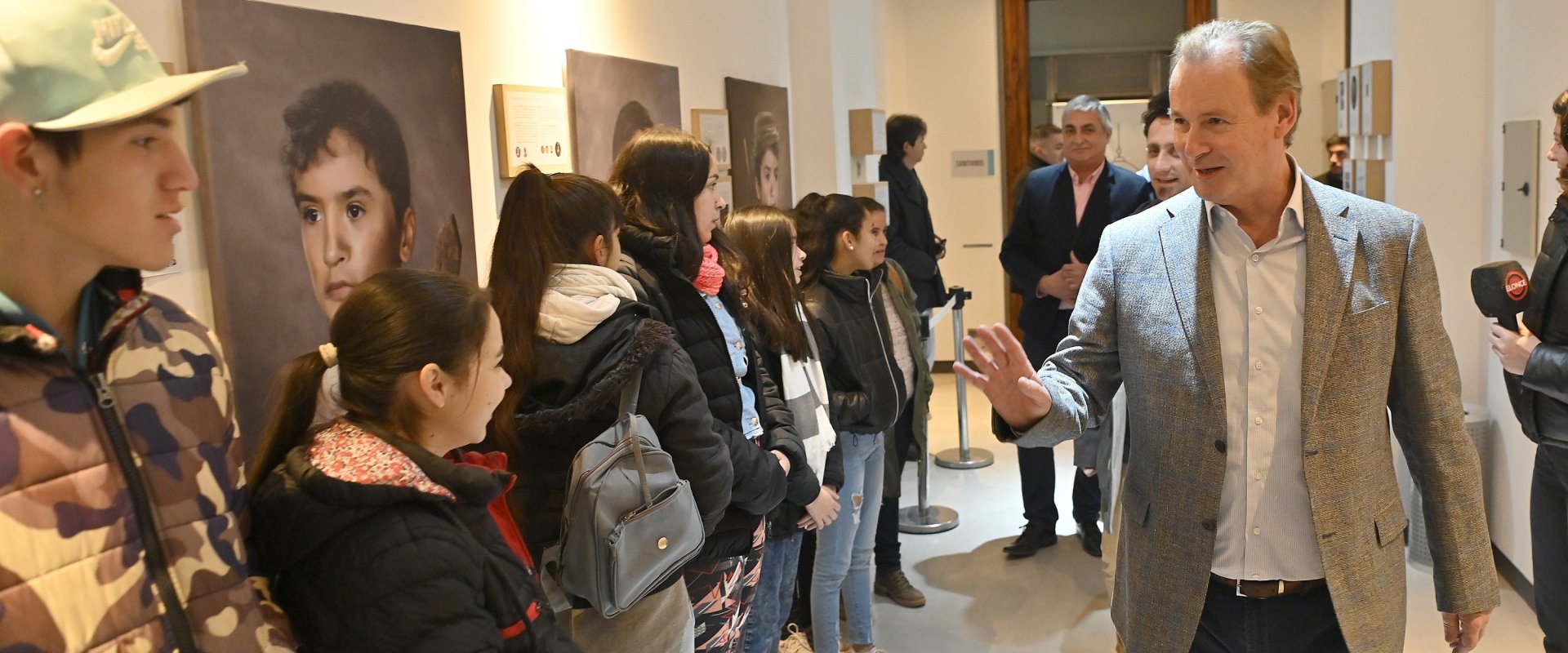 Bordet visitó la muestra gráfica del General San Martín que se exhibe en el Museo de Casa de Gobierno Bordet visitó la muestra gráfica del General San Martín que se exhibe en el Museo de Casa de Gobierno