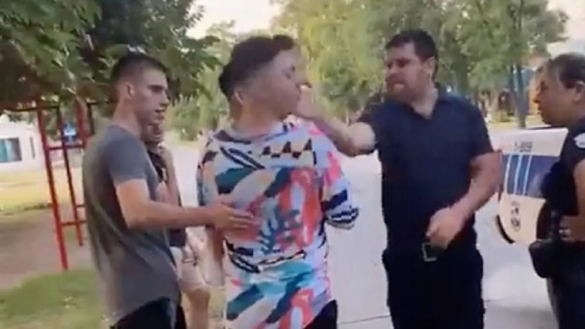 Policía deberá pagar 45 mil pesos al joven que agredió con una cachetada Policía deberá pagar 45 mil pesos al joven que agredió con una cachetada