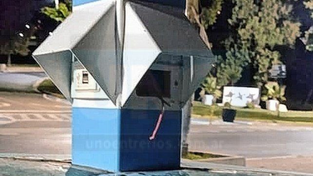 Vandalismo: rompieron y robaron la pantalla del termo solar