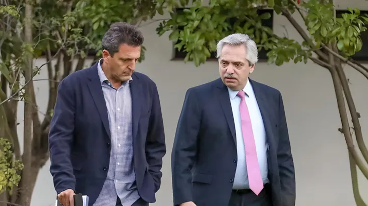 Alberto Fernández y Sergio Massa definen el reemplazo de Guzmán y se retrasan los anuncios Alberto Fernández y Sergio Massa definen el reemplazo de Guzmán y se retrasan los anuncios