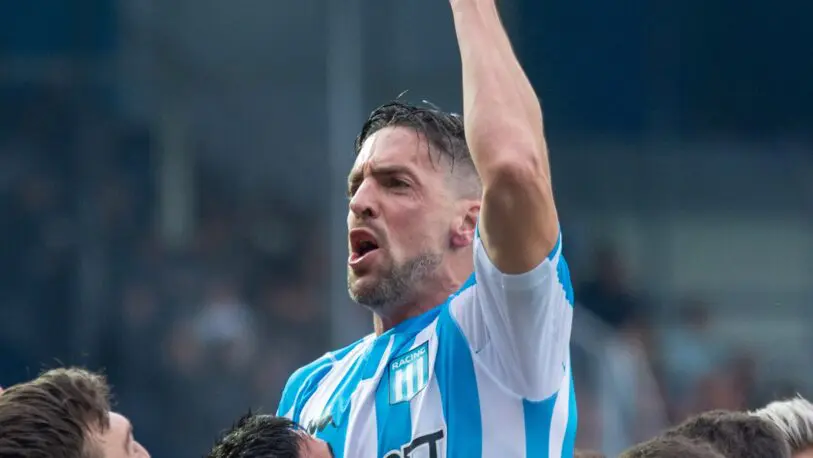 Racing golpeó rápido y le ganó el clásico con Independiente en el Cilindro Racing golpeó rápido y le ganó el clásico con Independiente en el Cilindro