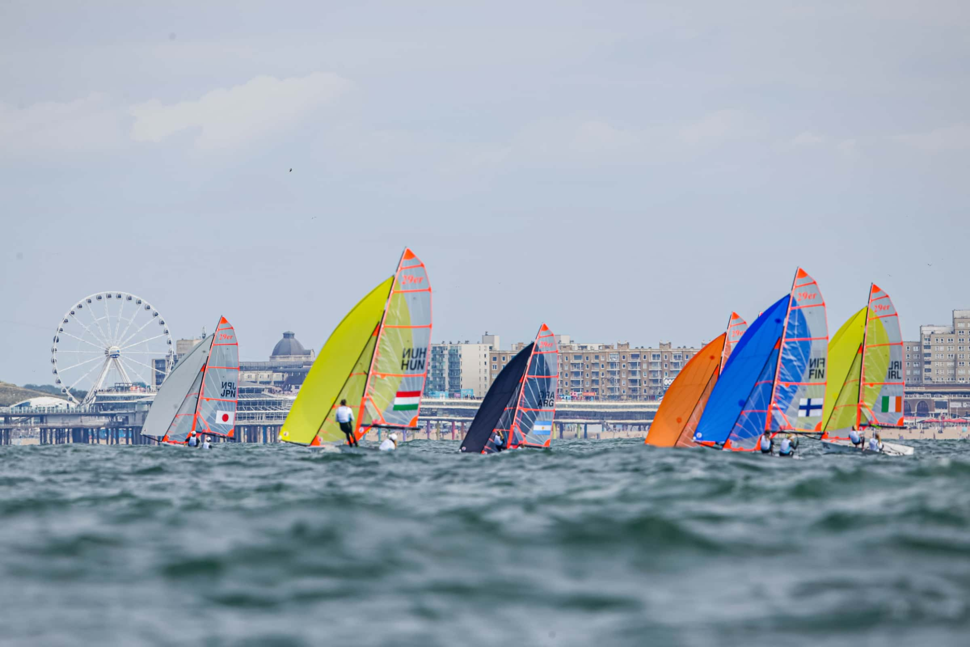 Dos duplas argentinas lideran en el Mundial Juvenil de vela Dos duplas argentinas lideran en el Mundial Juvenil de vela