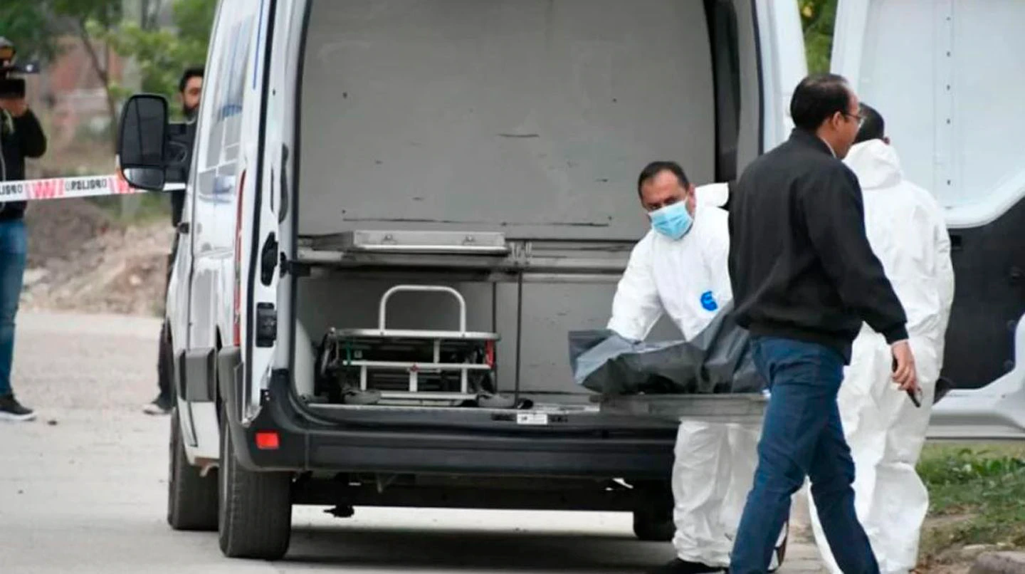 Detuvieron a un hombre por el asesinato de su novia embarazada: la golpeó y colgó de un árbol Detuvieron a un hombre por el asesinato de su novia embarazada: la golpeó y colgó de un árbol