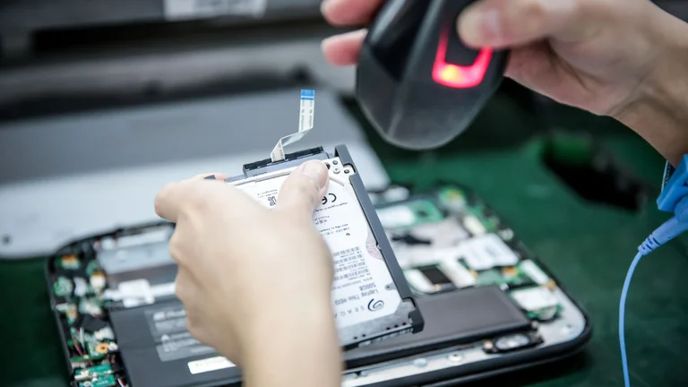 Industria nacional: por qué hoy casi no se fabrican notebooks en la Argentina
