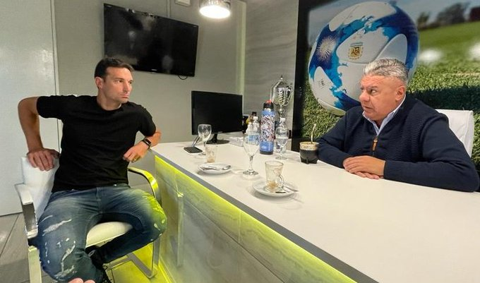 AFA va por la renovación de Scaloni mientras negocia un amistoso pre mundial