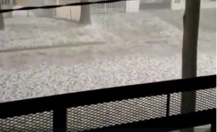 Viale : Fuerte temporal de agua y piedra