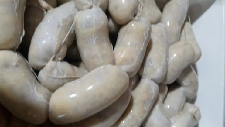 Comedores elaboran chorizos de polenta para paliar la crisis
