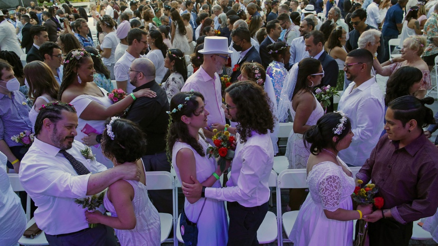 Se casaron 500 parejas juntas, cuyas bodas habían sido postergadas por la pandemia