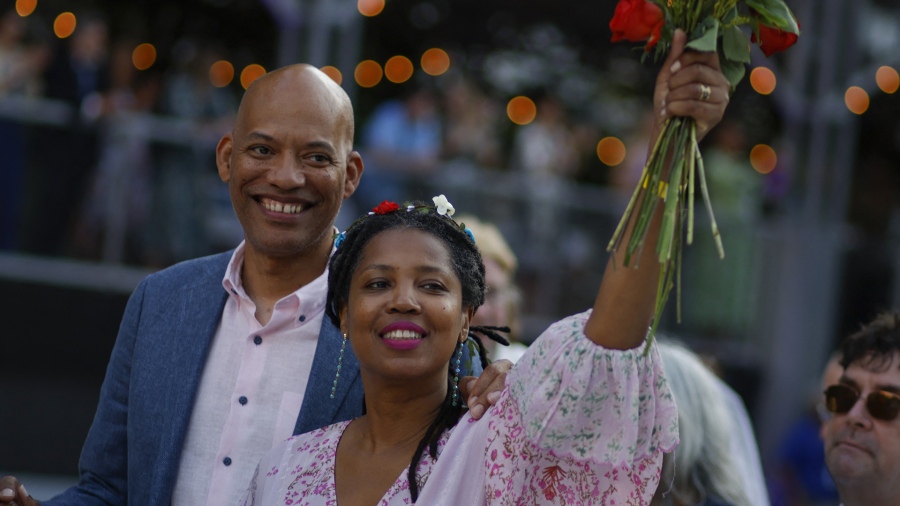 El famoso Lincoln Center neoyorquino fue un enorme altar para las 500 parejas Foto AFP
