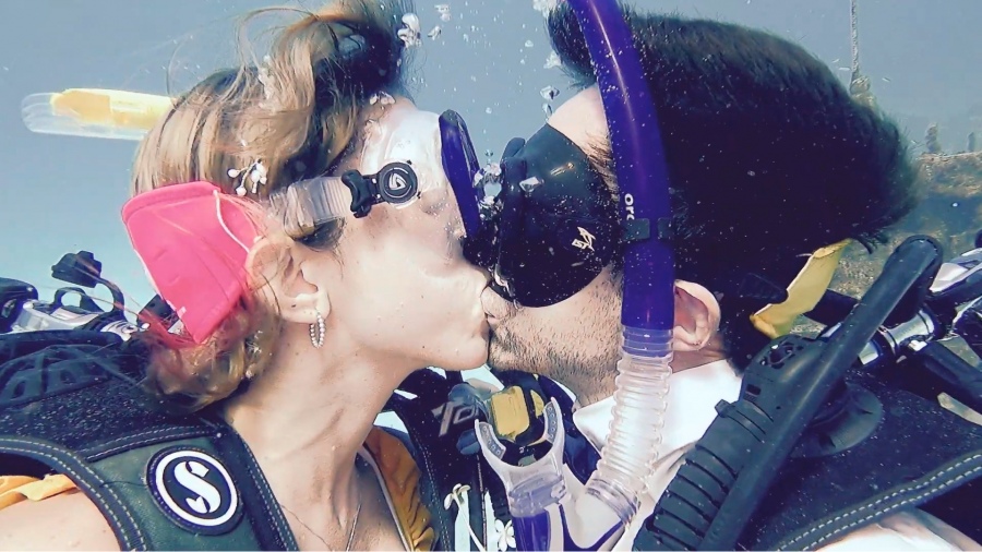 Un amor que nació en pandemia y que tuvo su «¡Sí, quiero!» a 10 metros de profundidad Un amor que nació en pandemia y que tuvo su «¡Sí, quiero!» a 10 metros de profundidad