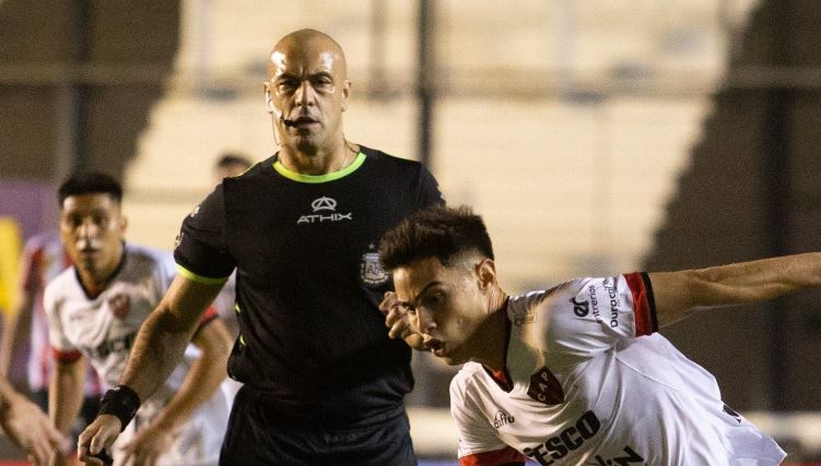Qué partidos dirigirán este fin de semana Jorge Baliño, sus asistentes y  los responsables del VAR del escándalo de Barracas Central y Patronato -  Infobae