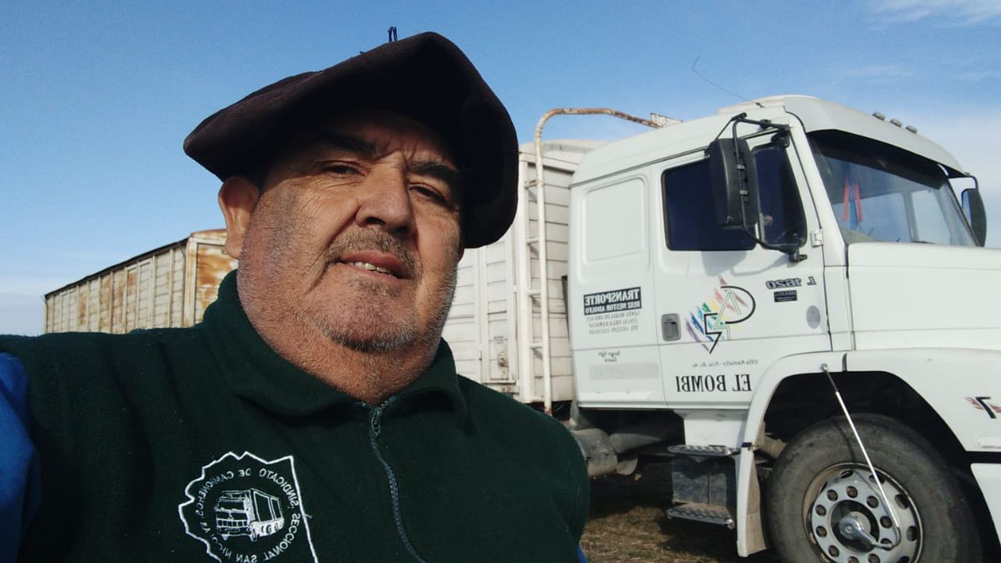“He esperado hasta 7 horas para cargar gasoil, y con sobreprecios”: la odisea de un transportista “He esperado hasta 7 horas para cargar gasoil, y con sobreprecios”: la odisea de un transportista