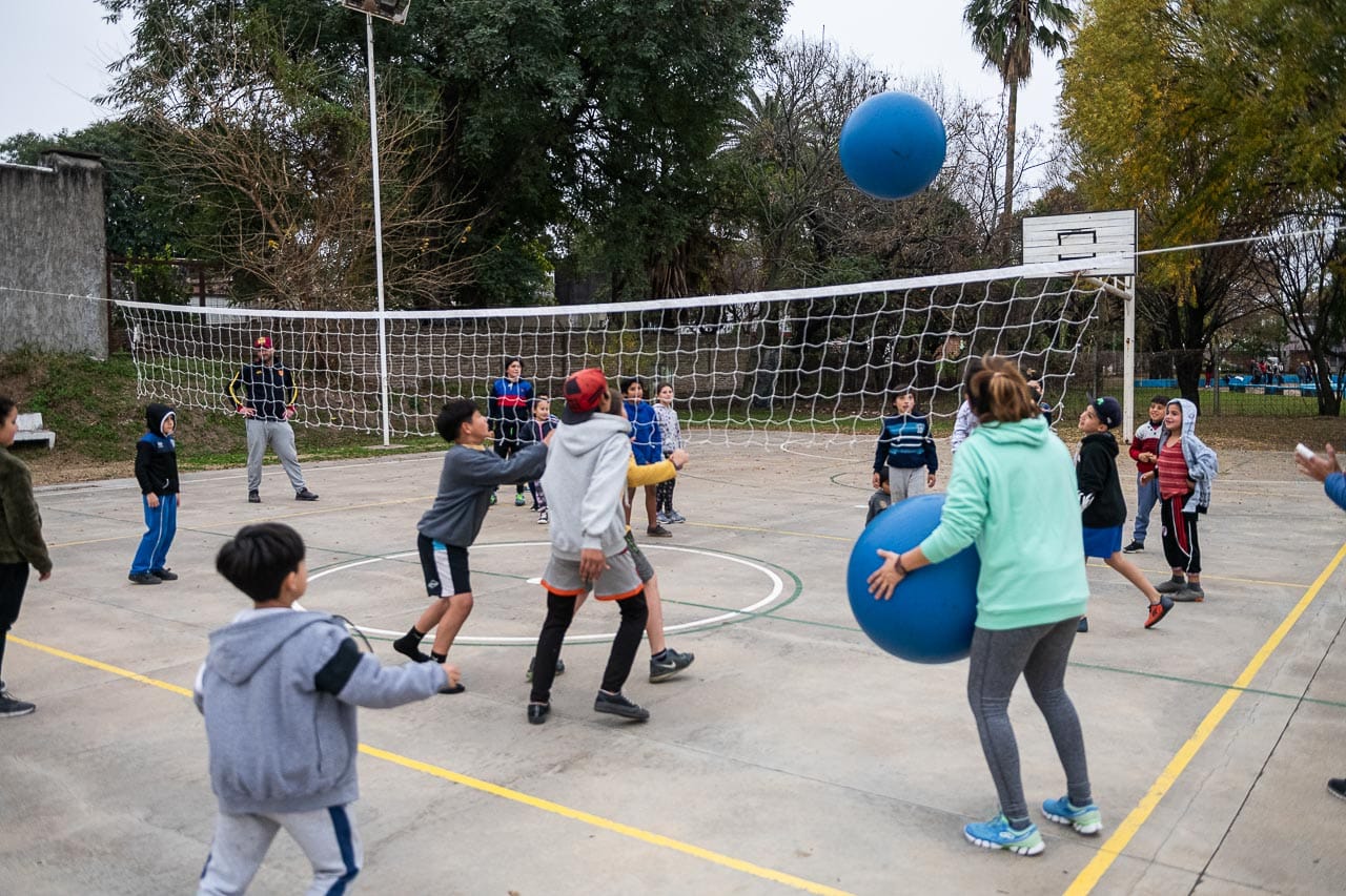 Alumnos de escuelitas deportivas municipales compartieron una tarde de juegos Alumnos de escuelitas deportivas municipales compartieron una tarde de juegos