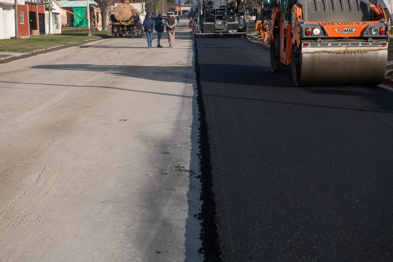 La Municipalidad repavimenta calle Miguel David La Municipalidad repavimenta calle Miguel David