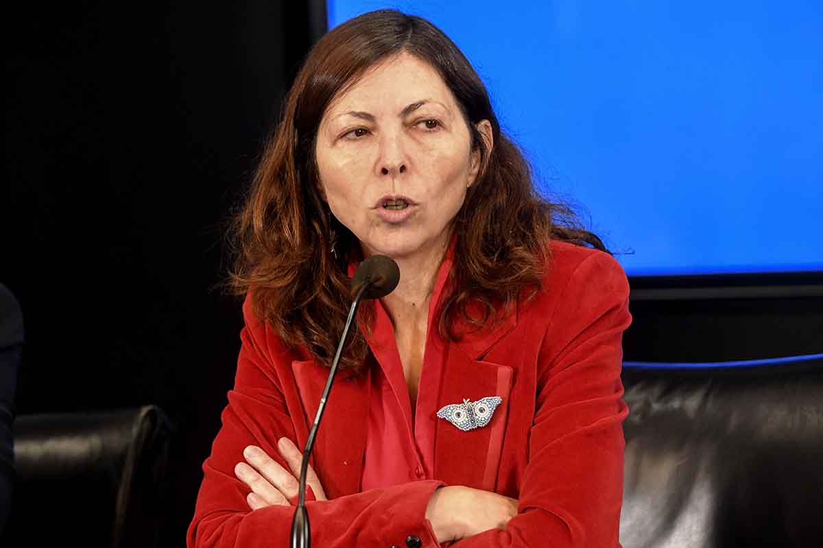 Batakis anunció medidas económicas: recorte presupuestario, frenos a los ingresos al Estado y descartó una devaluación