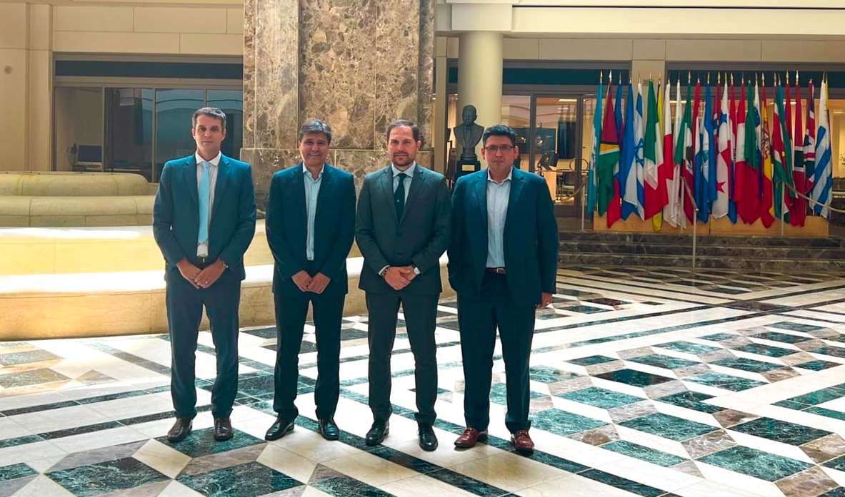 Cresto gestiona financiamiento en el BID para la realización de más obras en Entre Ríos Cresto gestiona financiamiento en el BID para la realización de más obras en Entre Ríos