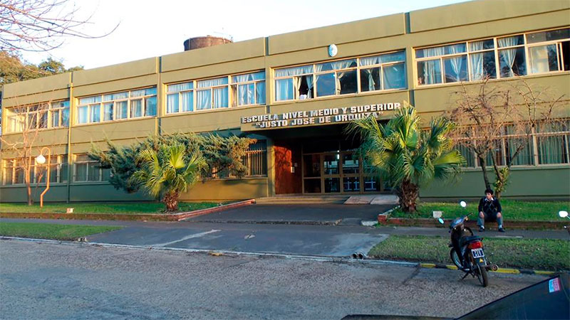 Un alumno roció con alcohol a otro estudiante e intentó prenderlo fuego