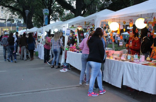 Alrededor de 300 emprendedores y artesanos participan de la Feria de Invierno