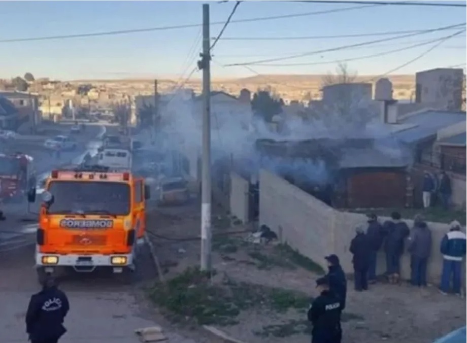 Una escena desgarradora tras el incendio de una vivienda Una escena desgarradora tras el incendio de una vivienda