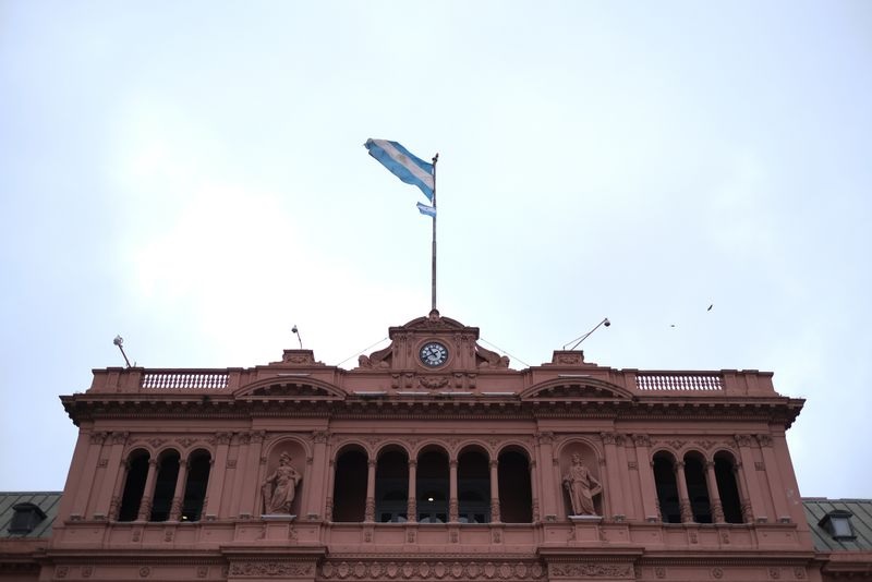 El Gobierno prohibió la contratación de nuevos empleados en el Estado nacional El Gobierno prohibió la contratación de nuevos empleados en el Estado nacional