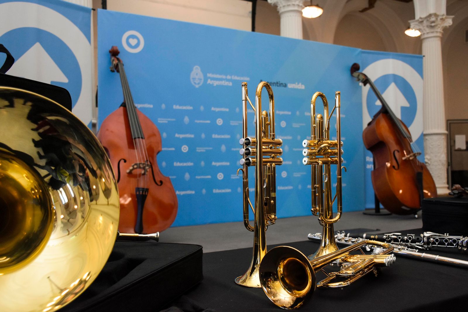 Perczyk anunció la entrega de instrumentos musicales para orquestas y coros