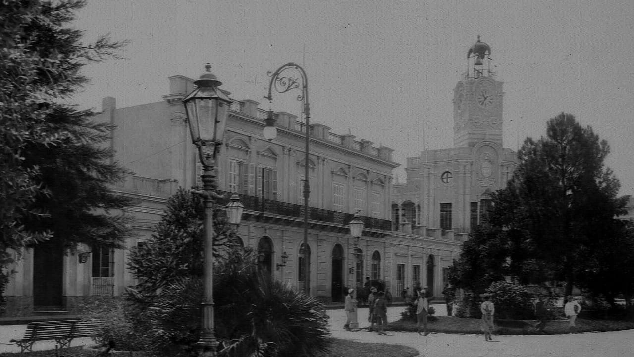 Invitan a una Caminata Histórica por la Plaza 1º de Mayo