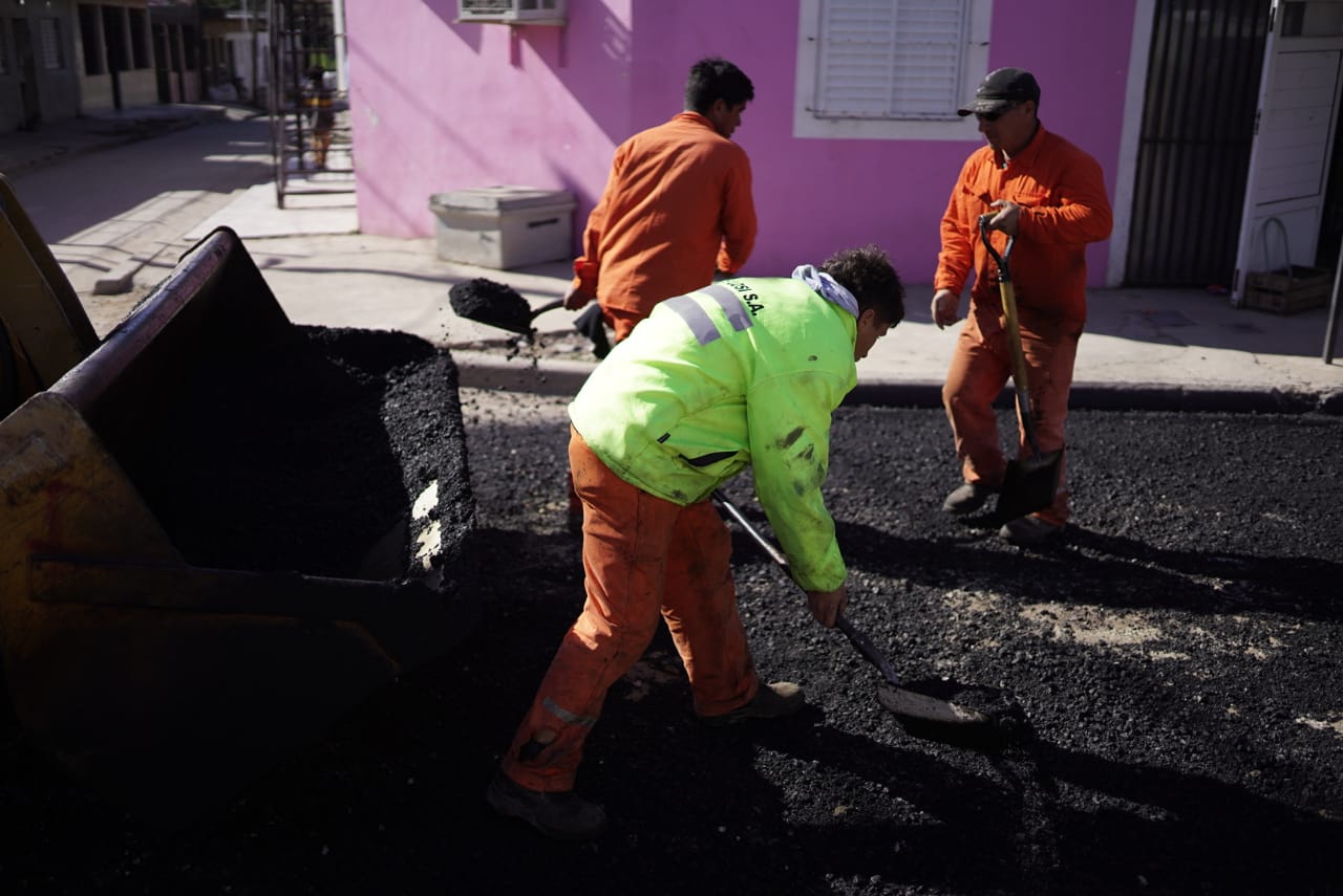 Finalizan la repavimentación de calle 1214 en barrio Las Flores Finalizan la repavimentación de calle 1214 en barrio Las Flores