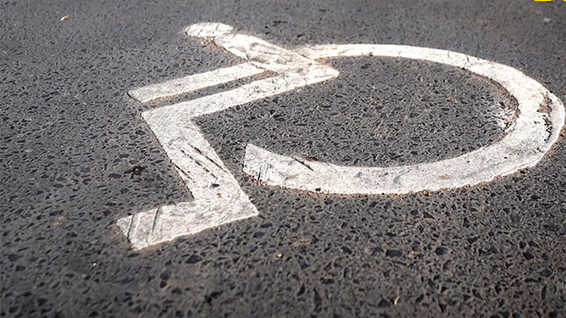 Solicitan que respeten los estacionamientos exclusivos en el Parque Urquiza
