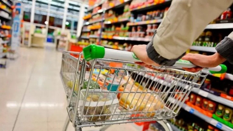 Canasta básica: una familia necesitó más de 4.000 para no ser pobre en junio Canasta básica: una familia necesitó más de 4.000 para no ser pobre en junio
