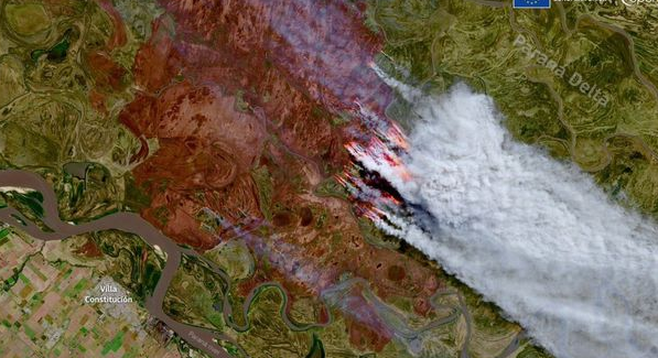 Las impresionantes imágenes de los incendios en el Delta captadas por un satélite europeo Las impresionantes imágenes de los incendios en el Delta captadas por un satélite europeo