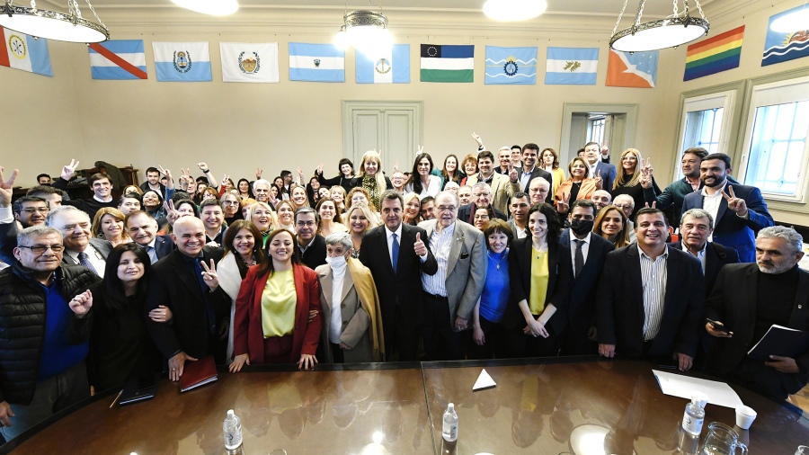 Los diputados del Frente de Todos se fotografiaron junto a Massa en la previa a la sesin en la que se aceptar su renuncia Foto Prensa Diputados