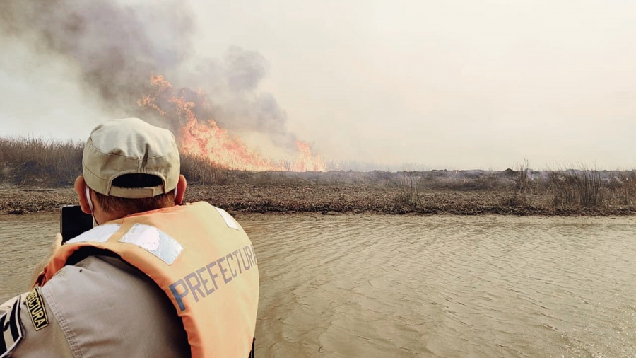 Personal Prefectura contina trabajando en la zona de incendios