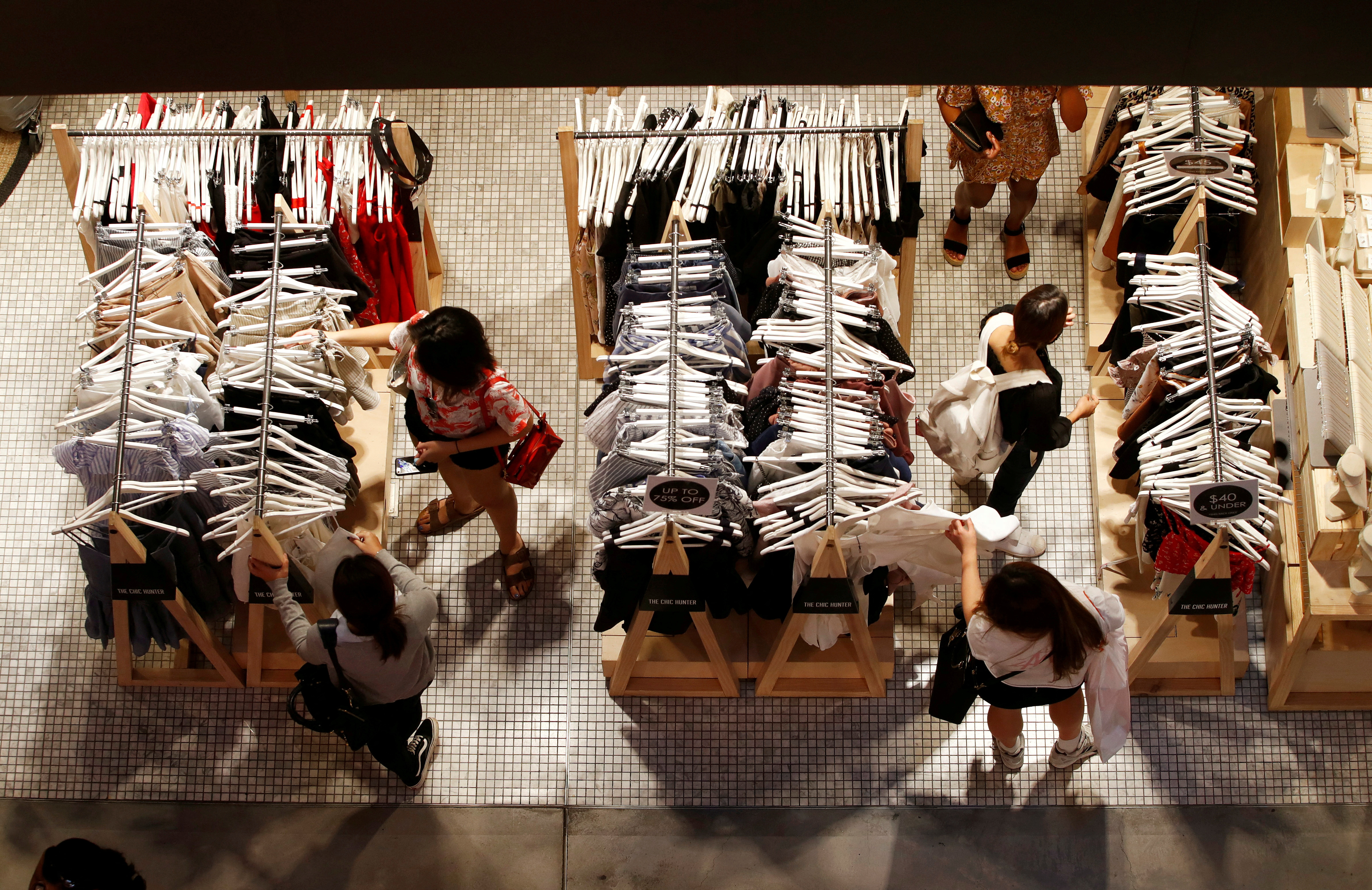 Anticipan un segundo semestre muy complicado para el consumo (Reuters) 