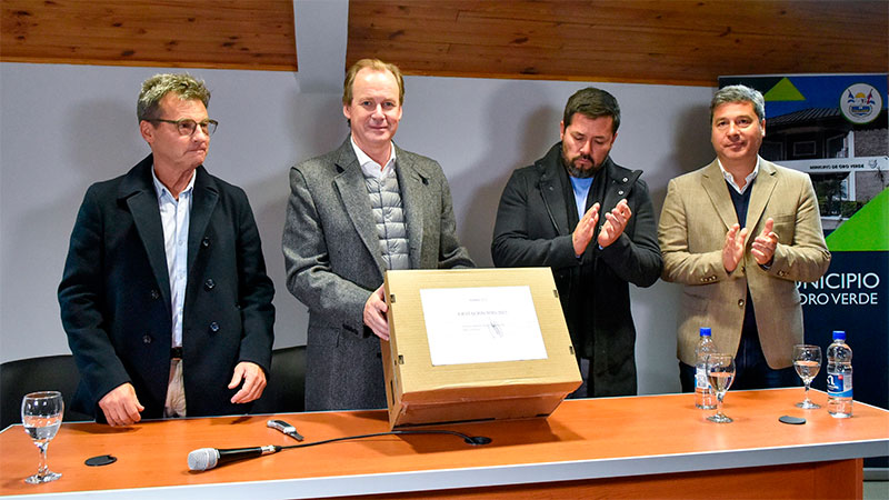 Bordet: «Vamos a seguir trabajando junto a todos los intendentes entrerrianos» Bordet: «Vamos a seguir trabajando junto a todos los intendentes entrerrianos»