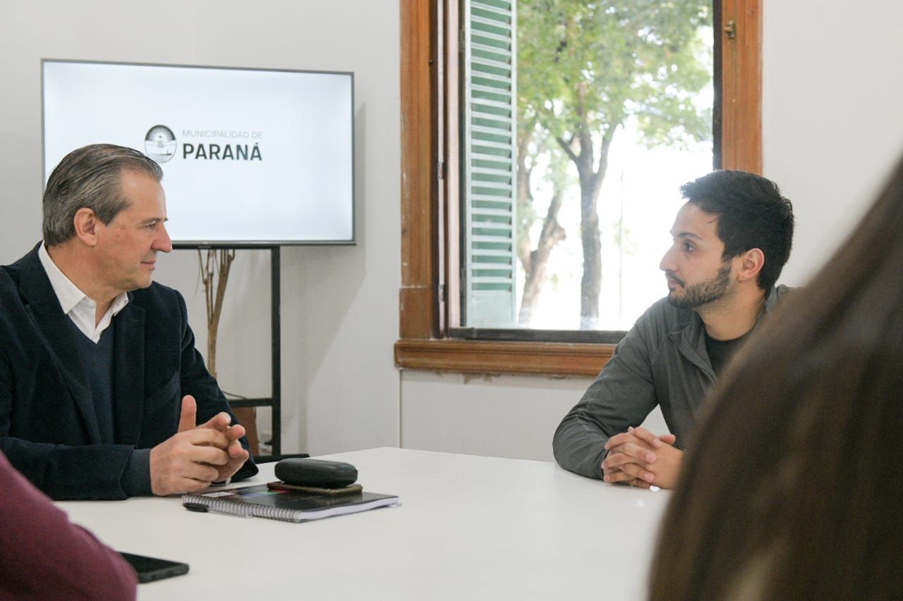 La Municipalidad apoya al nadador paranaense Santiago Boviez, que viajará a competir en Italia La Municipalidad apoya al nadador paranaense Santiago Boviez, que viajará a competir en Italia