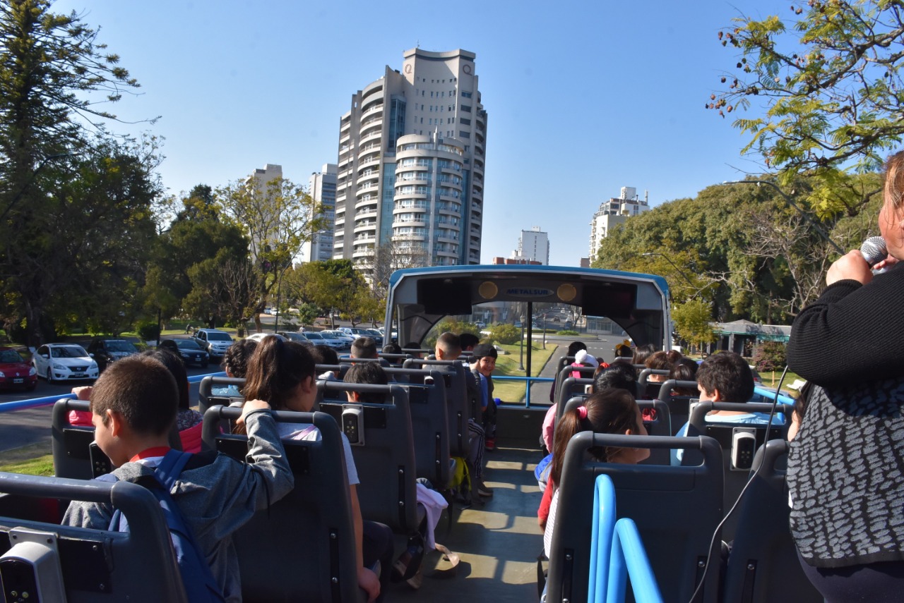 Continúan los recorridos gratuitos del Paraná Bus Turístico
