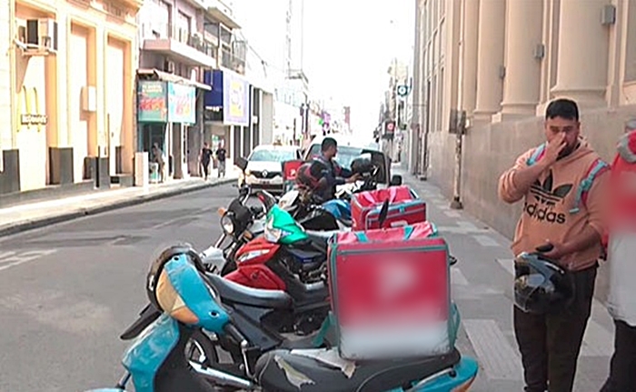 Trabajadores de delivery obtuvieron un sector para estacionar sus motos