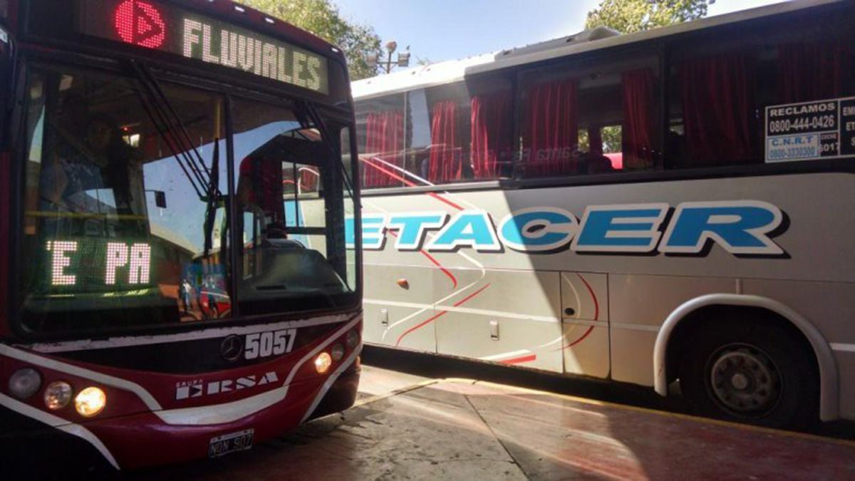 Sin aviso, aumentó el precio del boleto de colectivo que une Paraná y Santa Fe Sin aviso, aumentó el precio del boleto de colectivo que une Paraná y Santa Fe