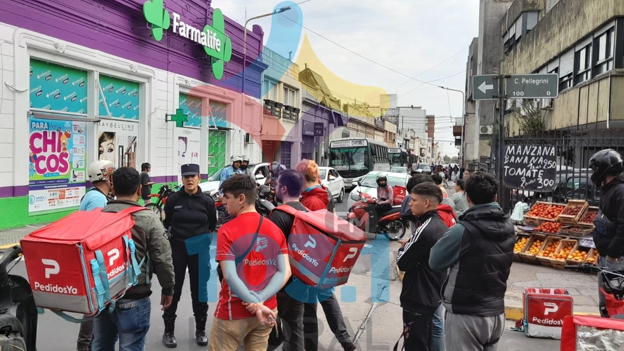 Trabajadores de delivery solicitan un espacio donde estacionar con sus motos Trabajadores de delivery solicitan un espacio donde estacionar con sus motos