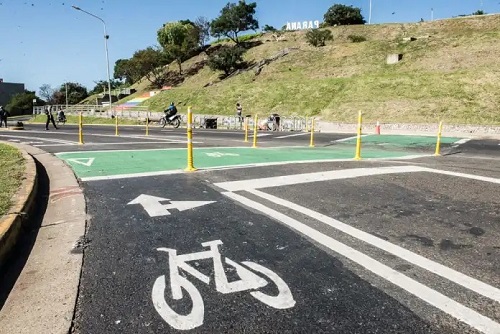 La Defensoría del Pueblo pide que se respeten los espacios para estacionar en Costanera La Defensoría del Pueblo pide que se respeten los espacios para estacionar en Costanera