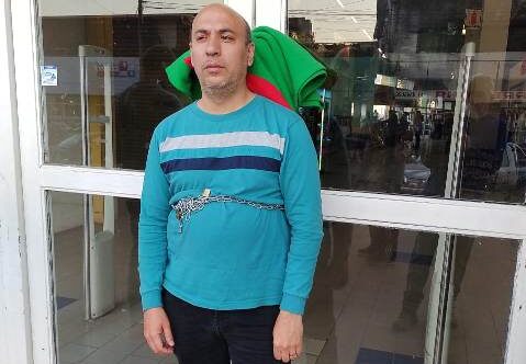 Despidos en Vea: Trabajadores se encadenaron en la puerta y cortaron Avenida Almafuerte Despidos en Vea: Trabajadores se encadenaron en la puerta y cortaron Avenida Almafuerte