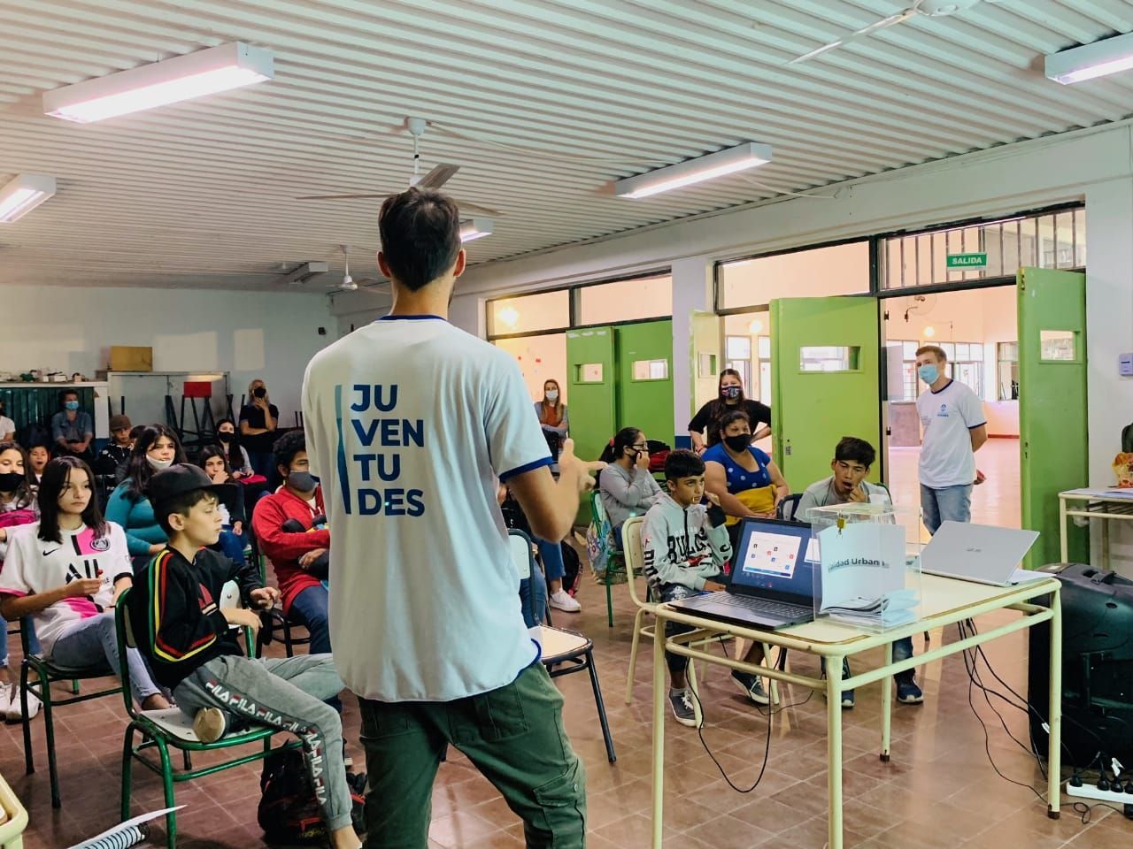 Paraná planifica su futuro fortaleciendo el presente de los jóvenes Paraná planifica su futuro fortaleciendo el presente de los jóvenes