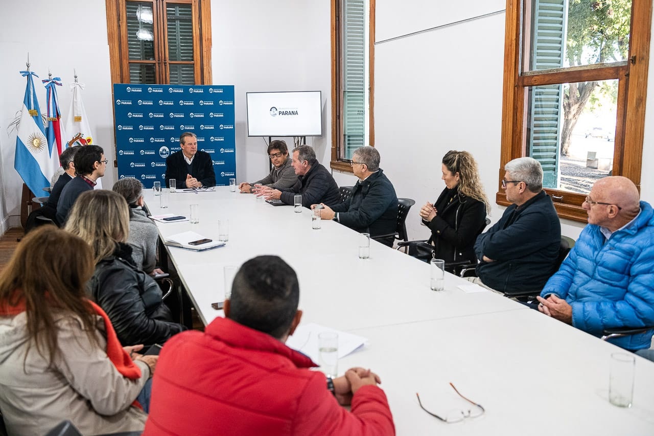 Comerciantes y vecinos se reunieron con el municipio sobre la obra del mandapeatón en calles Cervantes-Uruguay